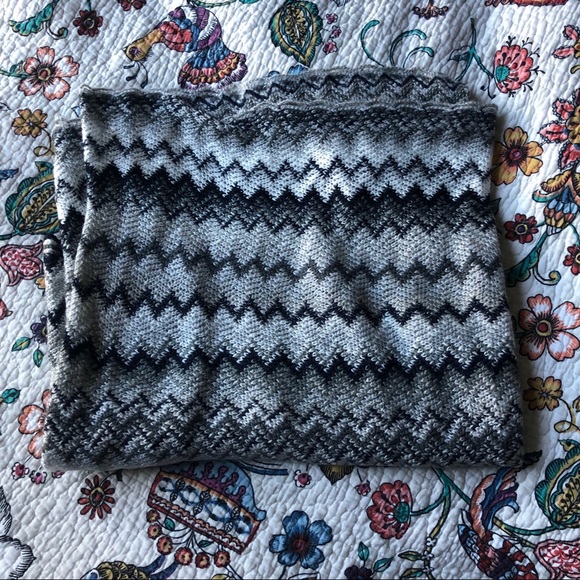 Patterned Infinity Scarf - Picture 3 of 3